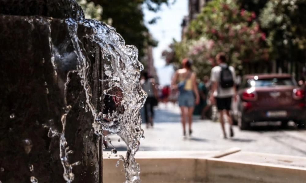 Διπροσώπος ο καιρός σήμερα: Στους 40 βαθμούς η θερμοκρασία, αλλά και βροχές